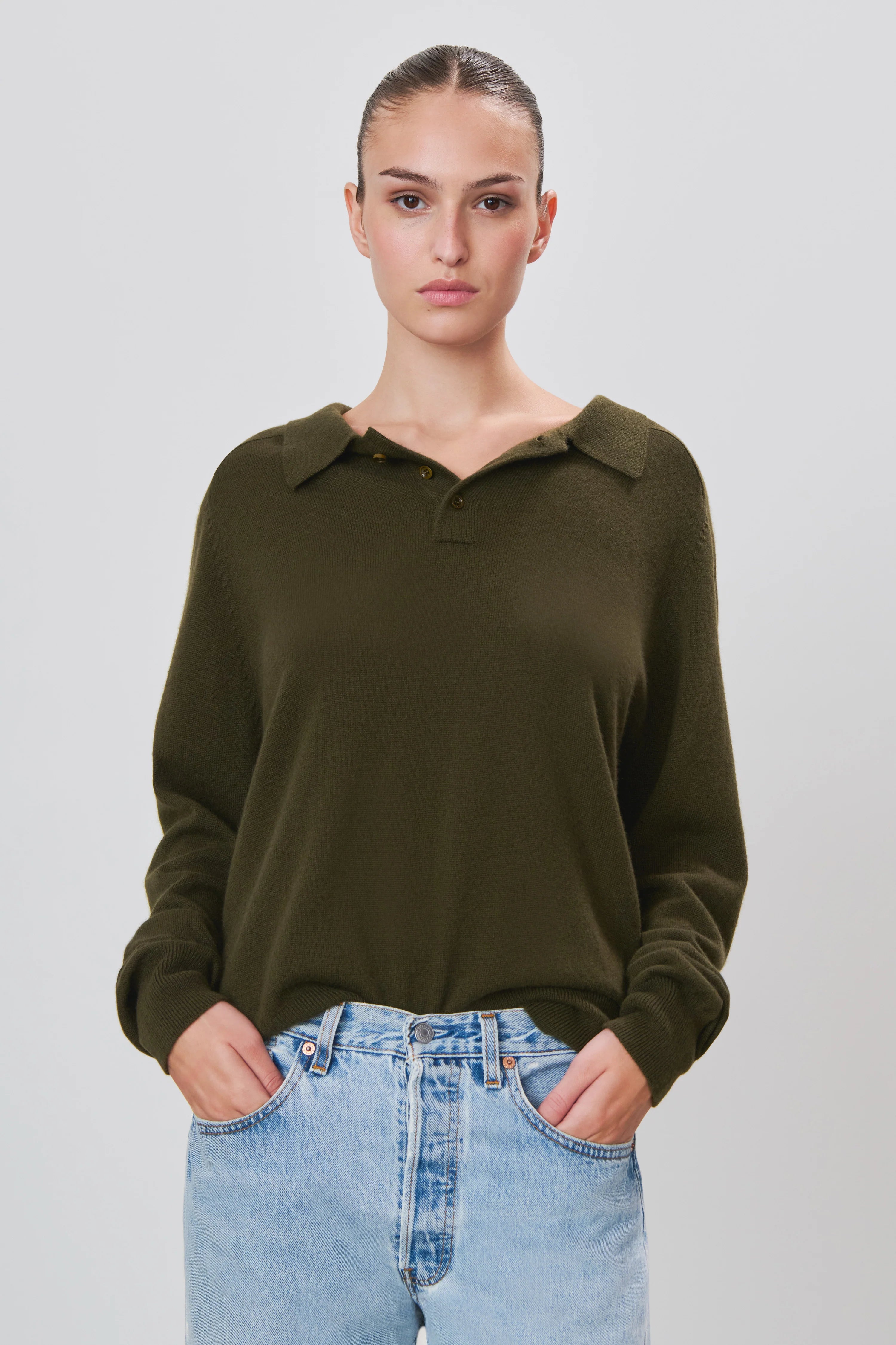 Éterne Brady Cashmere Sweater in Moss Green