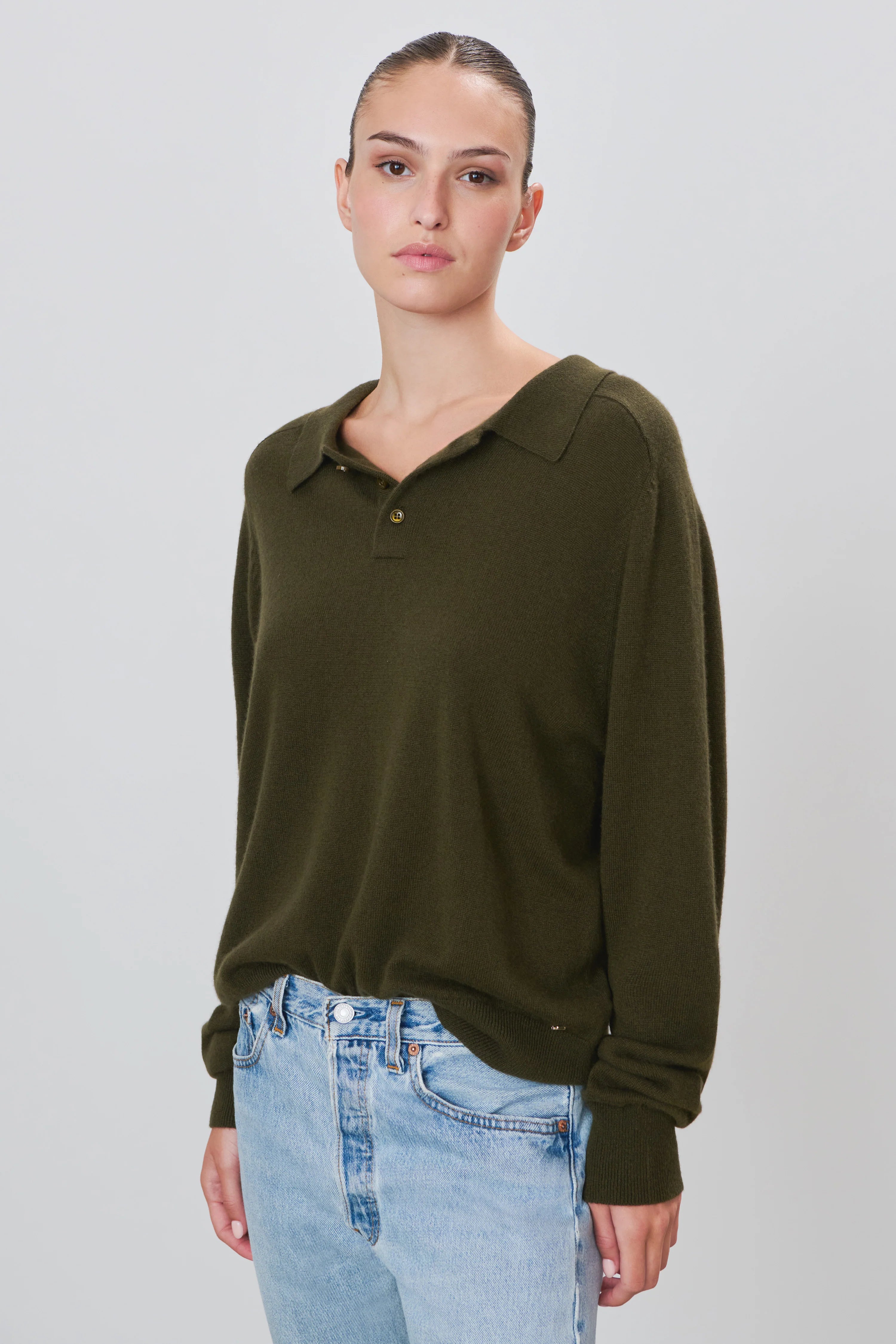 Éterne Brady Cashmere Sweater in Moss Green