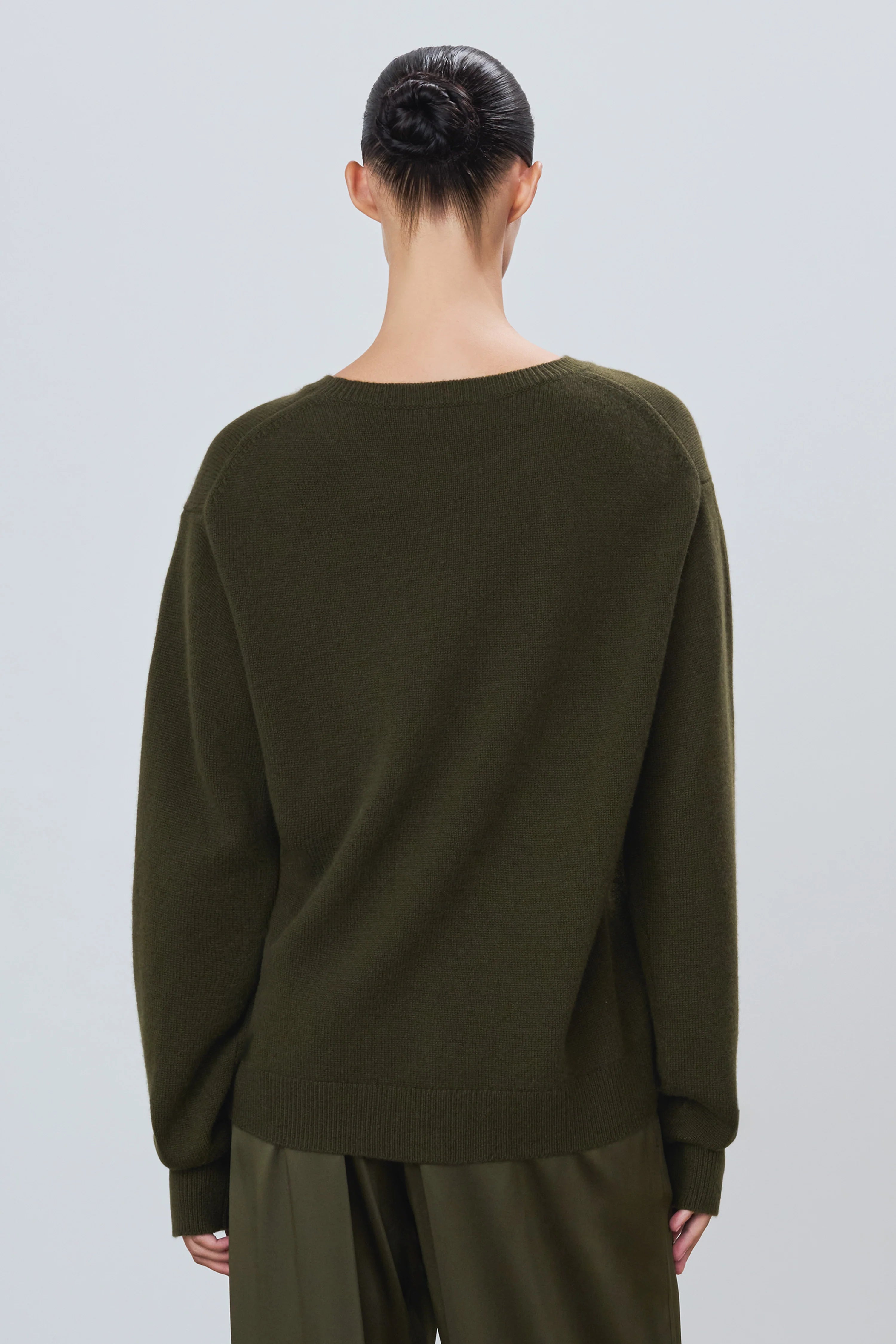 Éterne James Cashmere Sweater in Moss Green