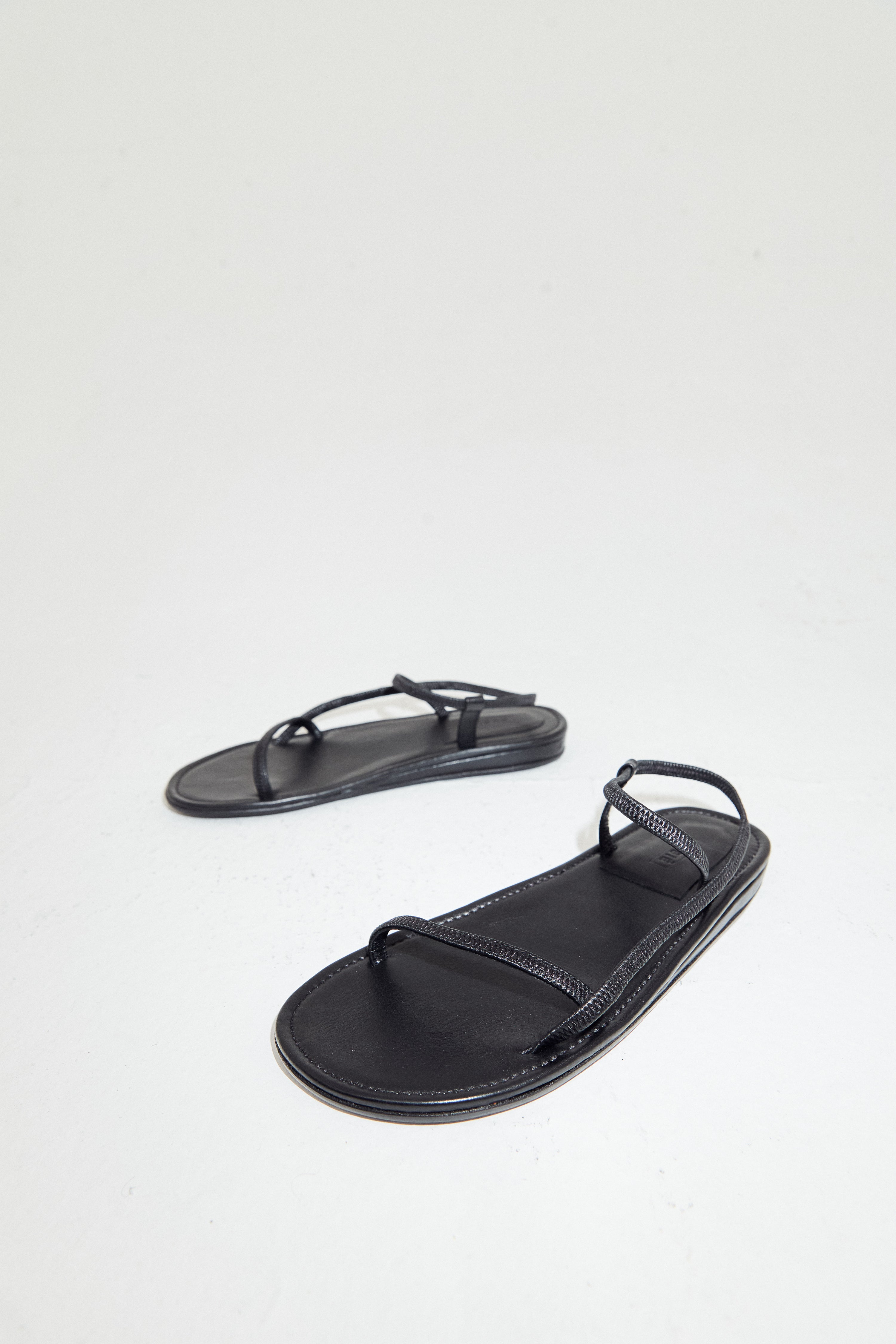 The Desnudo New Flat in Black by Dubié