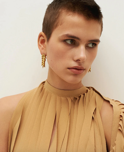 Bevza Spikelet Short Earrings in Gold