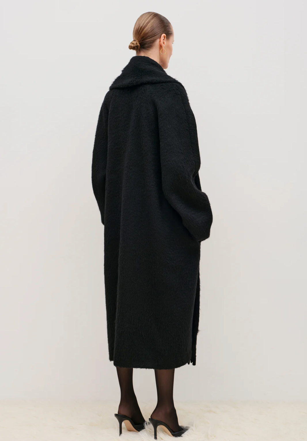 Bevza "KYTYSI" Coat in Black