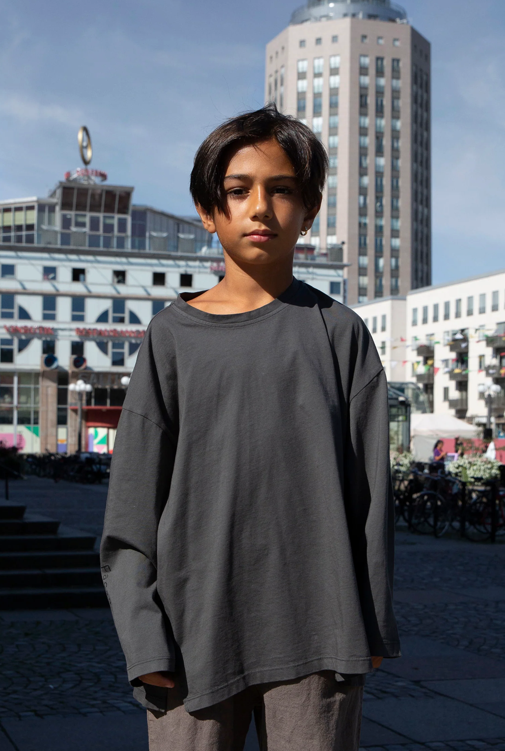 Façade Bysis Wide LS Tee in Asphalt