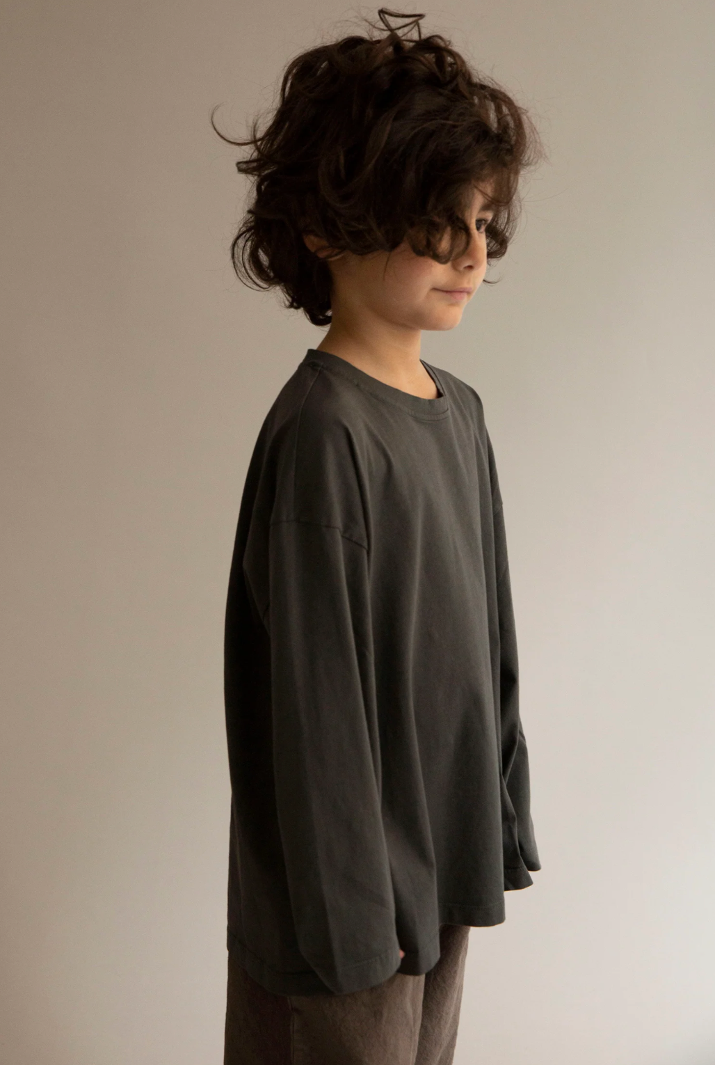 Façade Bysis Wide LS Tee in Asphalt