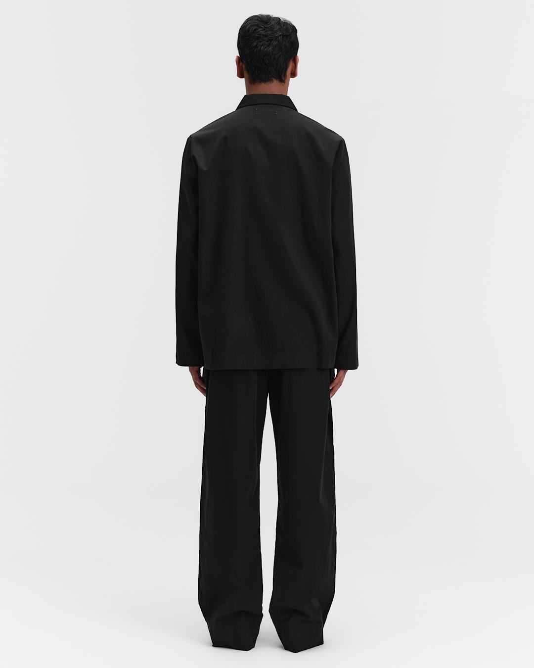 Tekla_Poplin_Sleepwear_Hero_All_black_male_SWT-BL_3.jpg