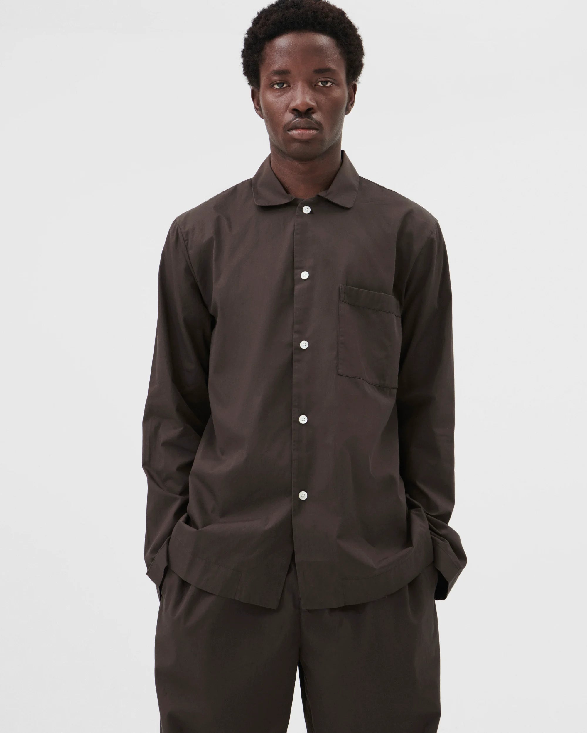 Tekla Poplin Long-Sleeved Shirt in Coffee