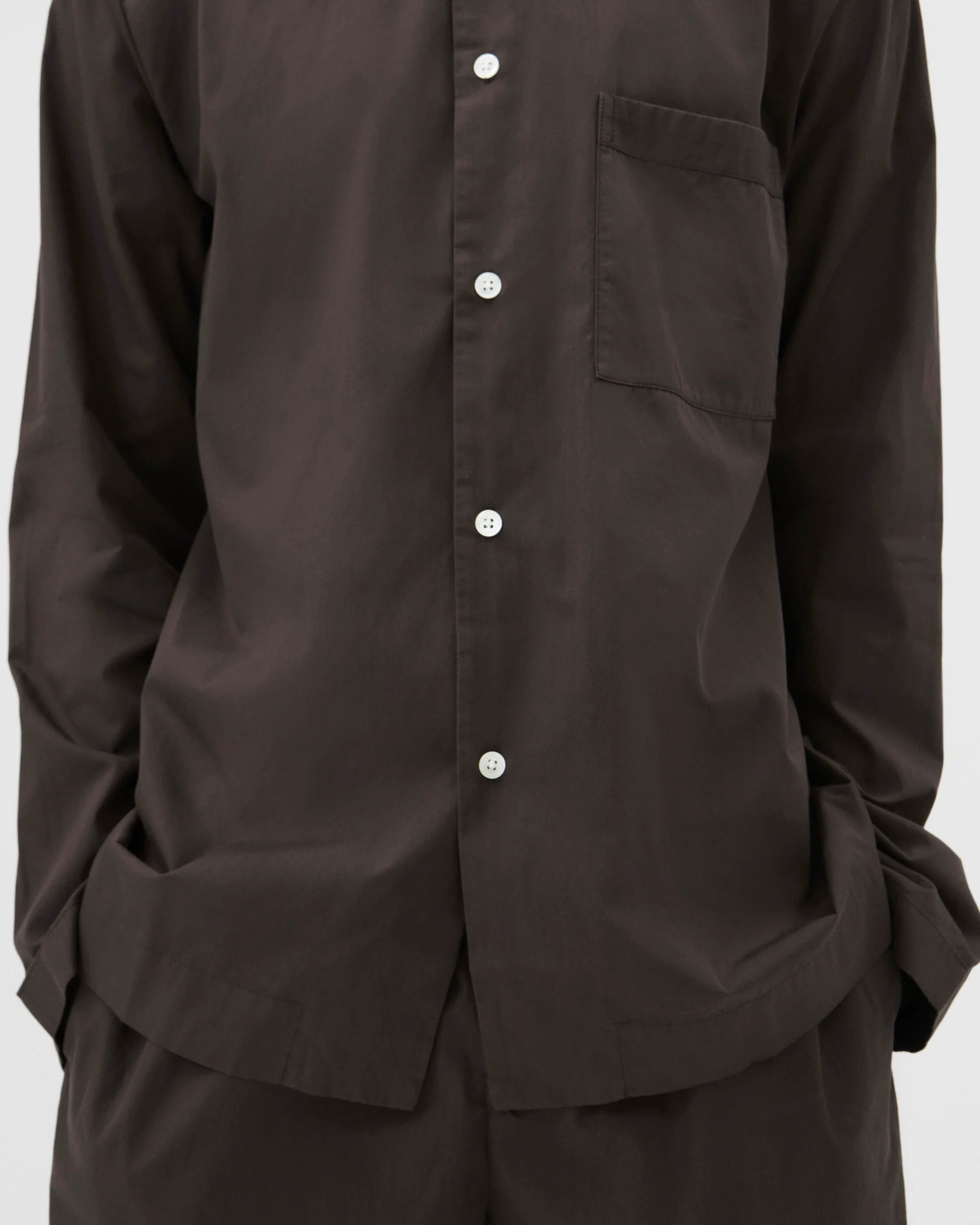 Tekla Poplin Long-Sleeved Shirt in Coffee